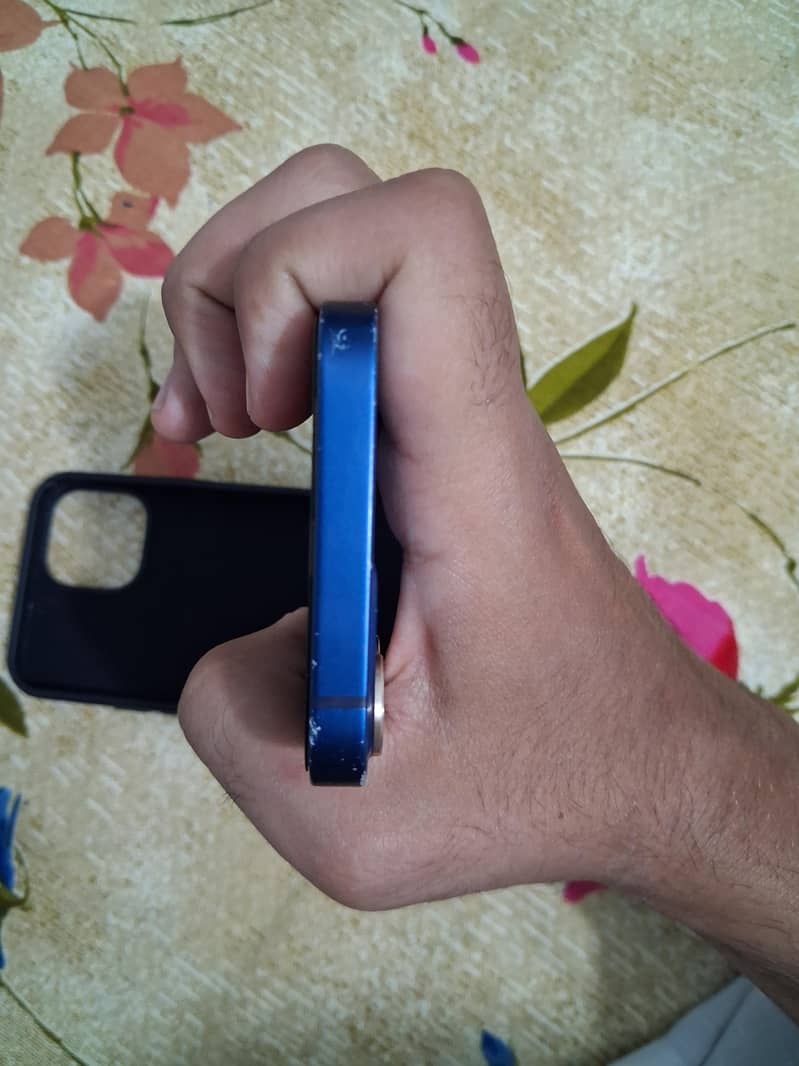 Apple iPhone 12 mini 3