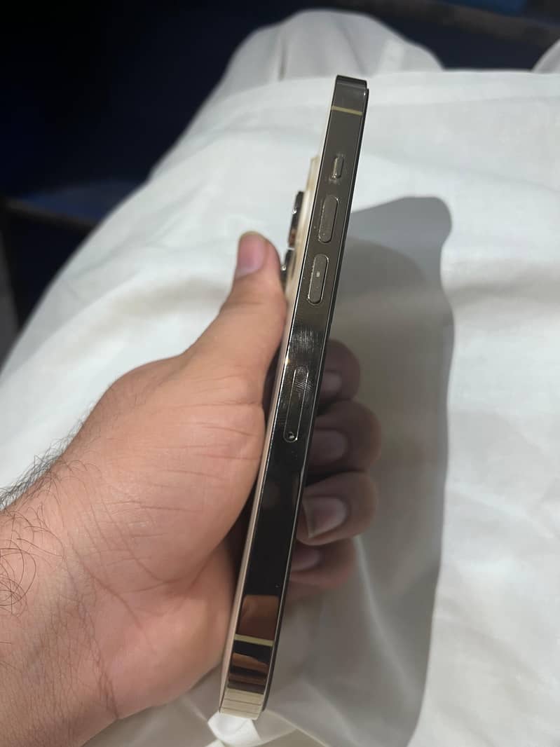 Apple iPhone 14 Pro 2