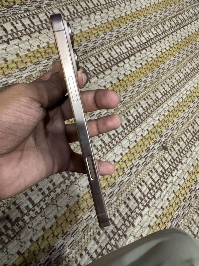 Apple iPhone 16 Pro Max 5