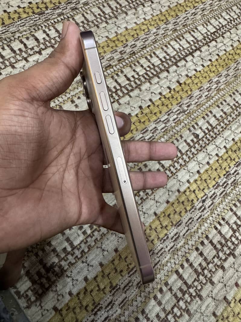 Apple iPhone 16 Pro Max 6