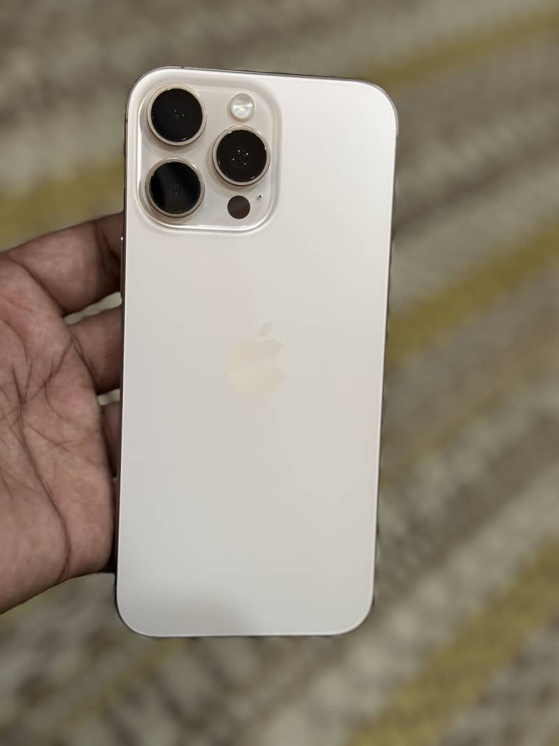 Apple iPhone 16 Pro Max 7