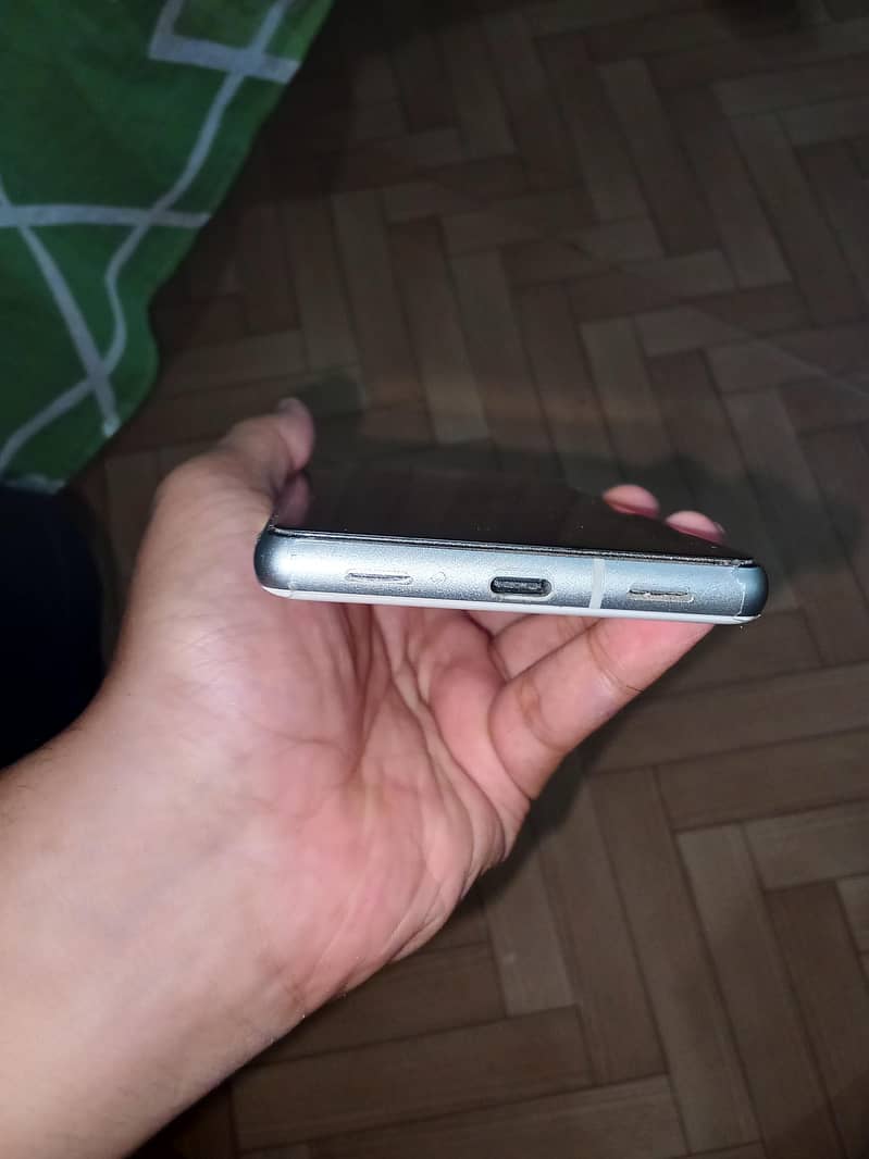 Google Pixel 7a 5