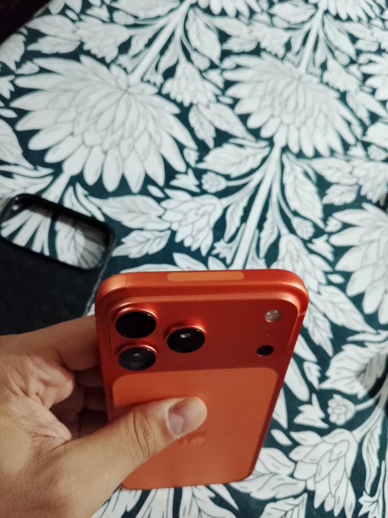 Apple iPhone 17 Pro Max 4