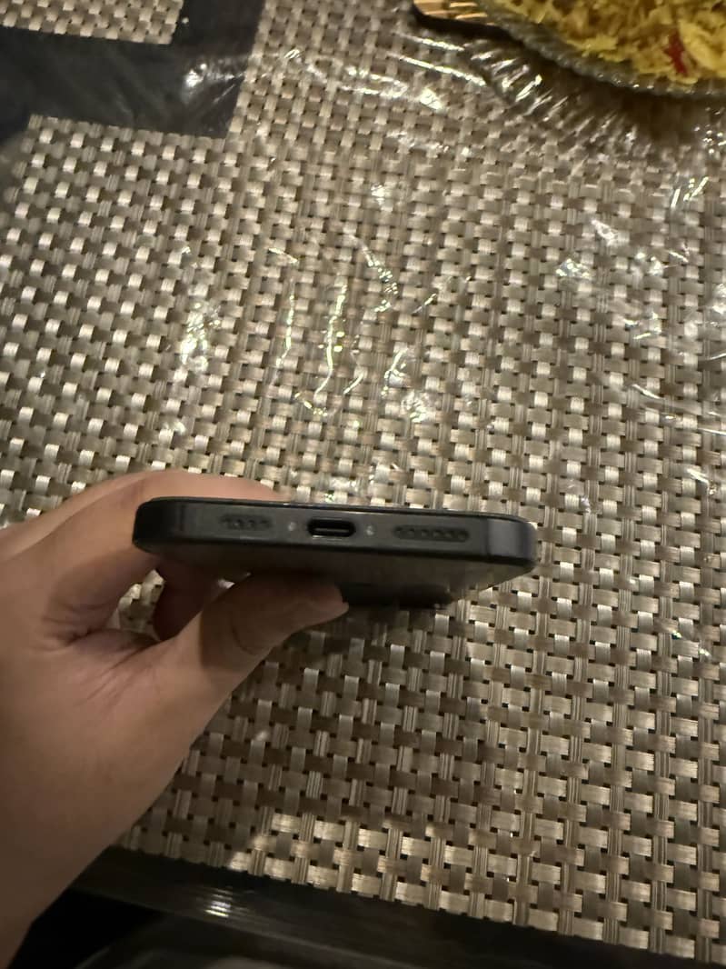 Apple iPhone 16 Pro Max 3