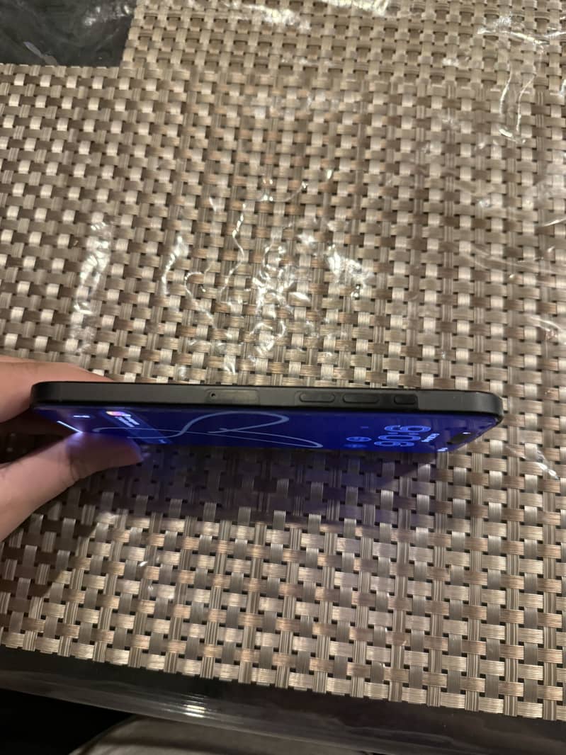 Apple iPhone 16 Pro Max 4
