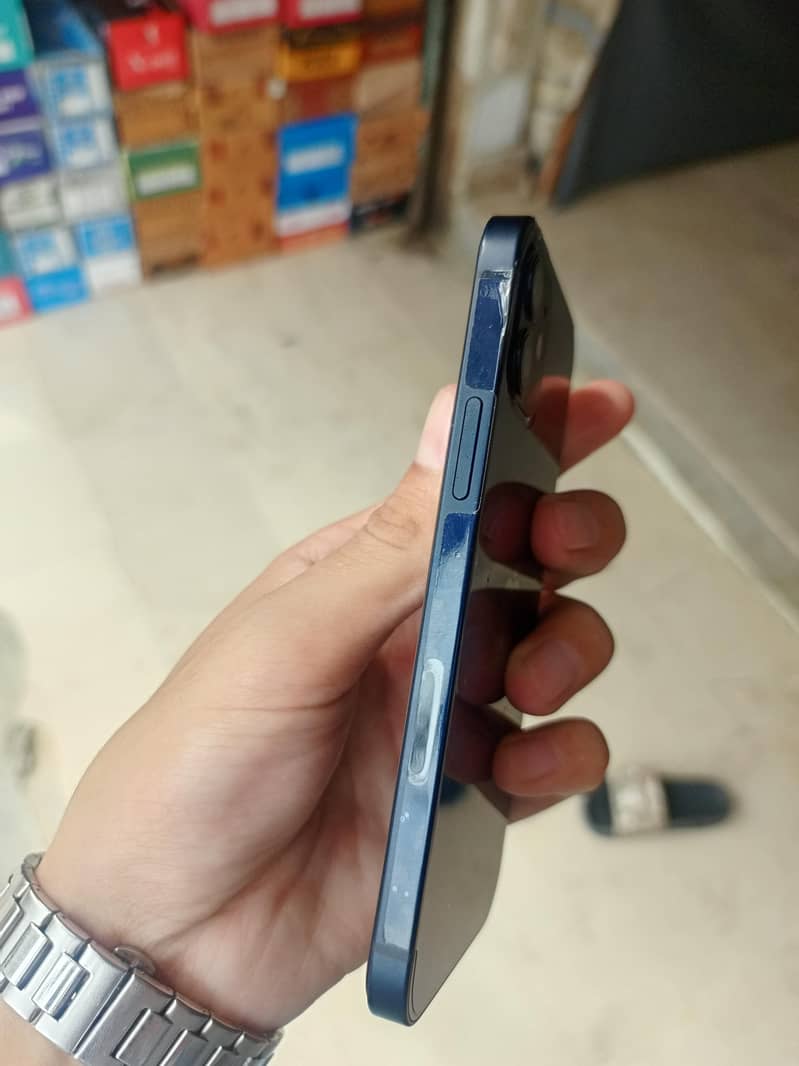 Apple iPhone 12 3
