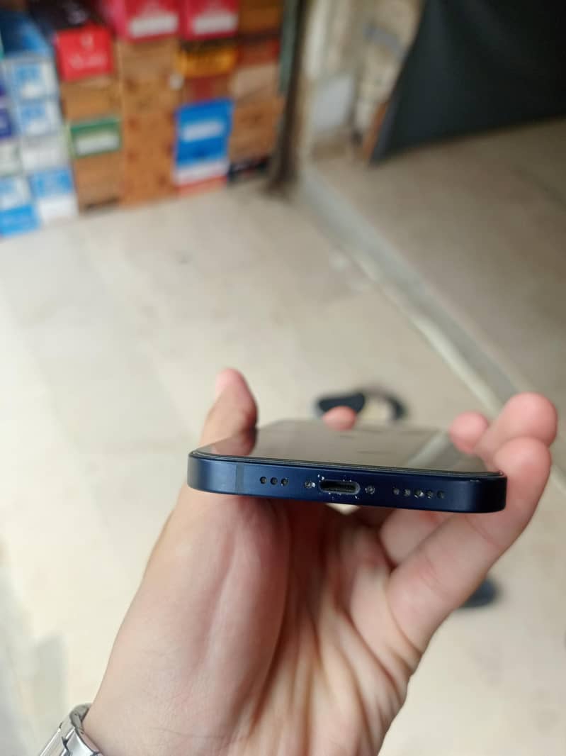 Apple iPhone 12 4
