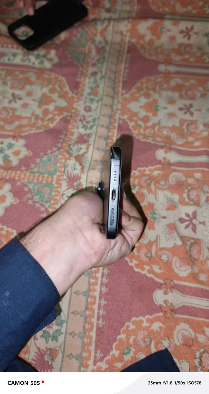 Apple iPhone 15 Pro Max 3