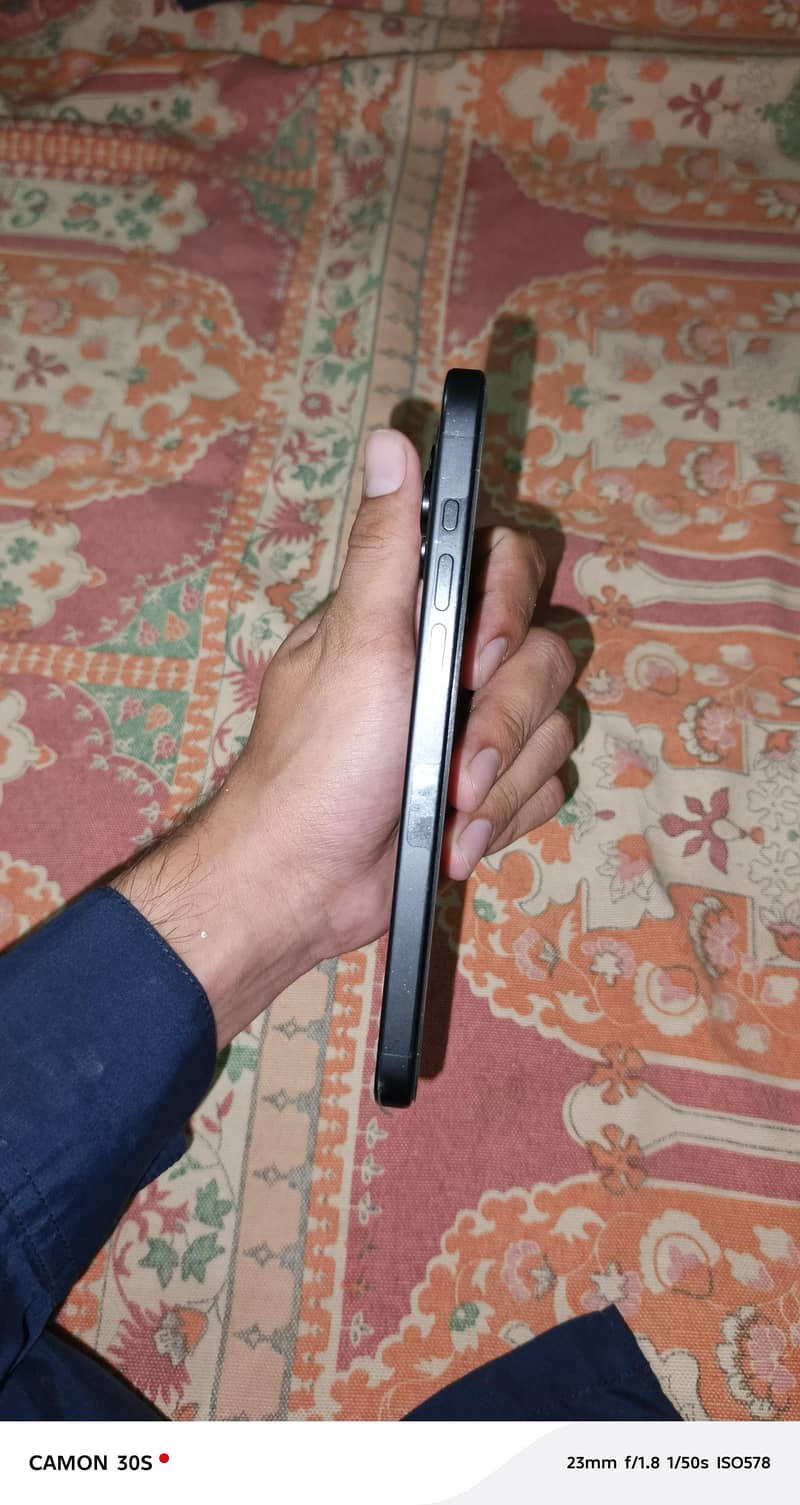 Apple iPhone 15 Pro Max 4