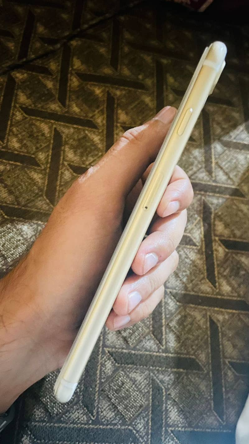 Apple iPhone 7 Plus 0