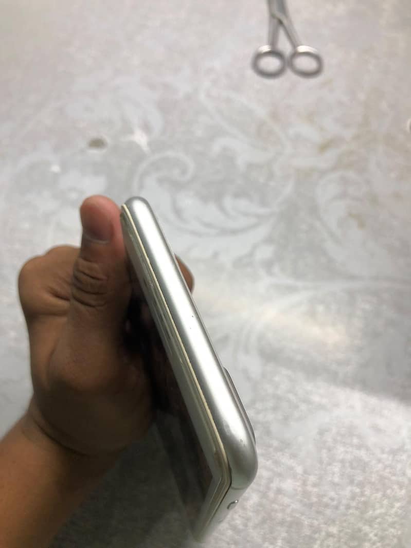 Apple iPhone 7 Plus 0