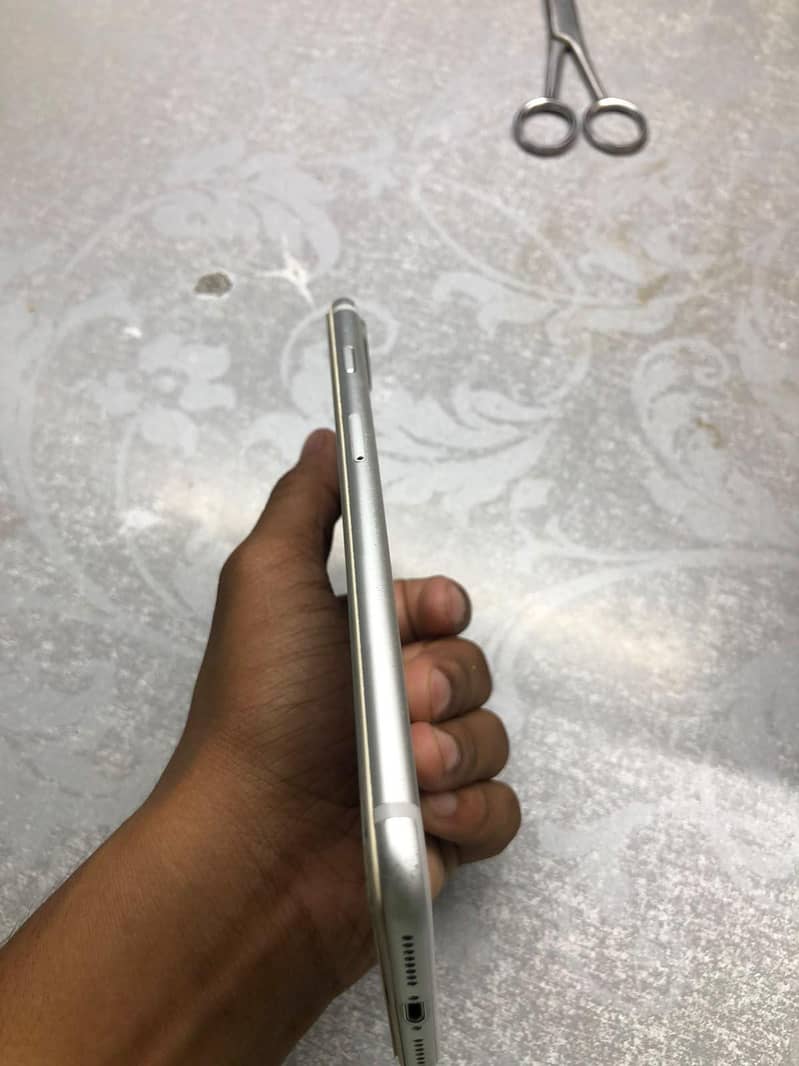 Apple iPhone 7 Plus 1