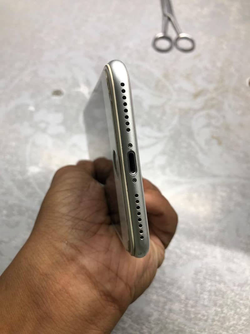 Apple iPhone 7 Plus 2
