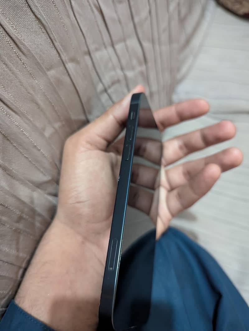 Apple iPhone 12 3