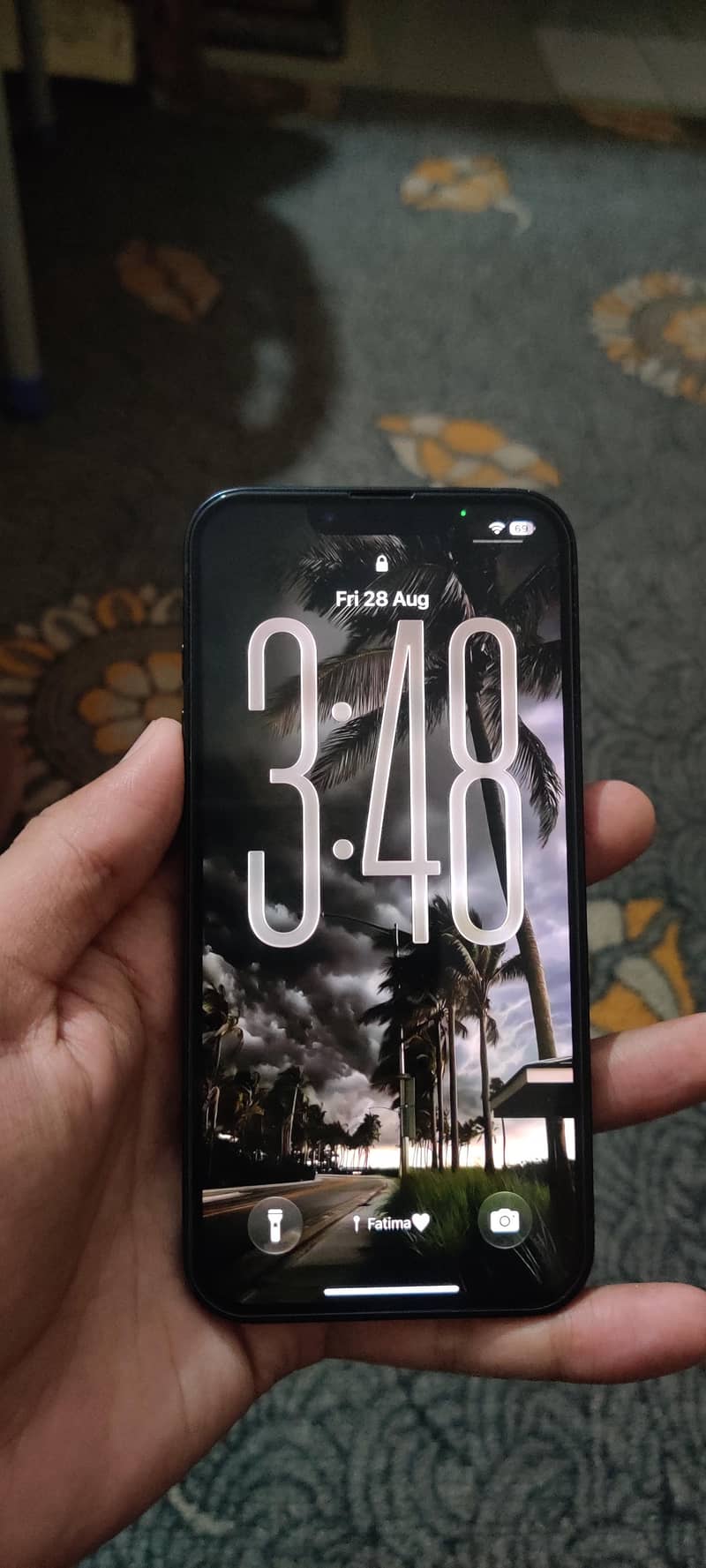 Apple iPhone 16e 3