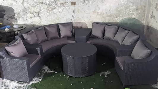 8 seater/ round sofa se/t with extra back pillow/