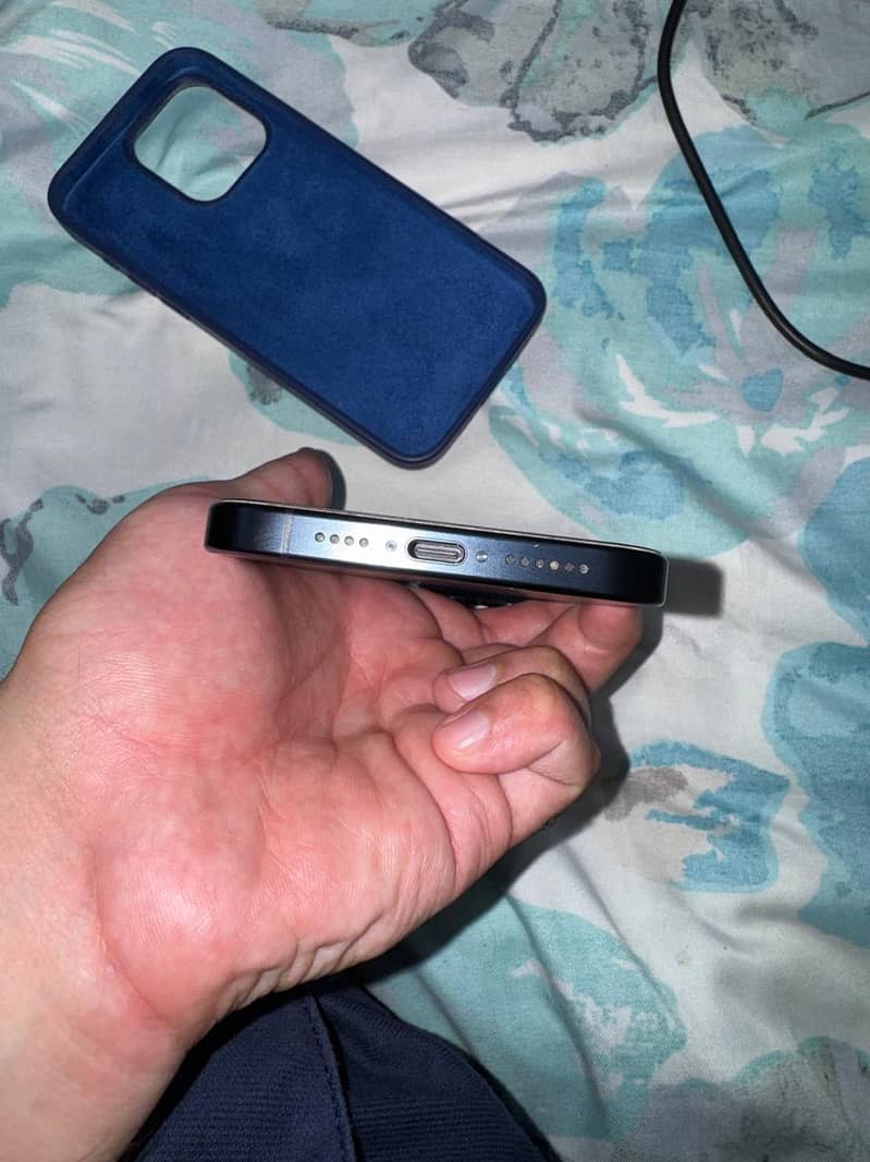 Apple iPhone 15 Pro Max 3