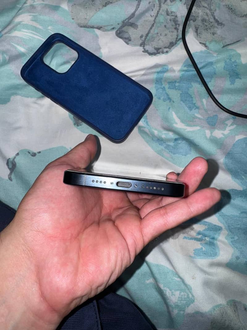Apple iPhone 15 Pro Max 4