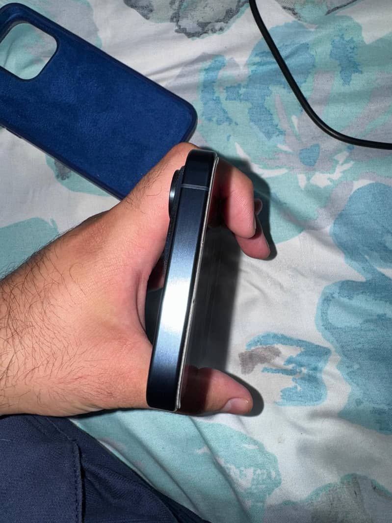 Apple iPhone 15 Pro Max 6
