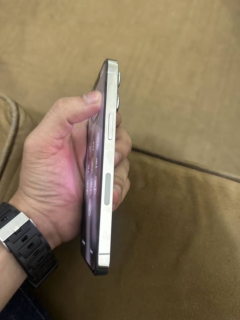 Apple iPhone 13 Pro 2