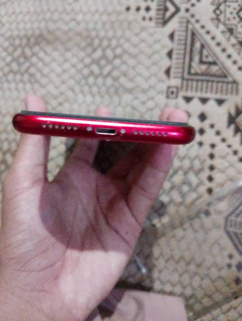 Apple iPhone 11 4