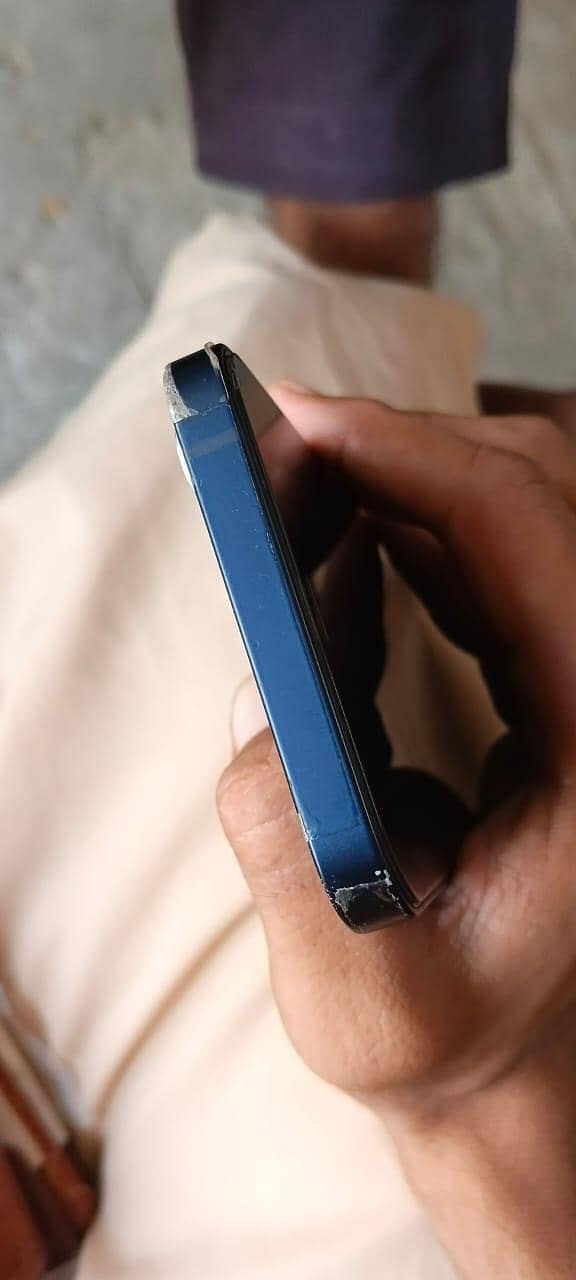 Apple iPhone 12 1