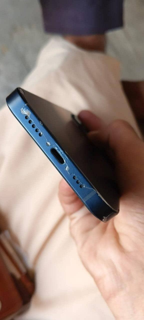 Apple iPhone 12 2