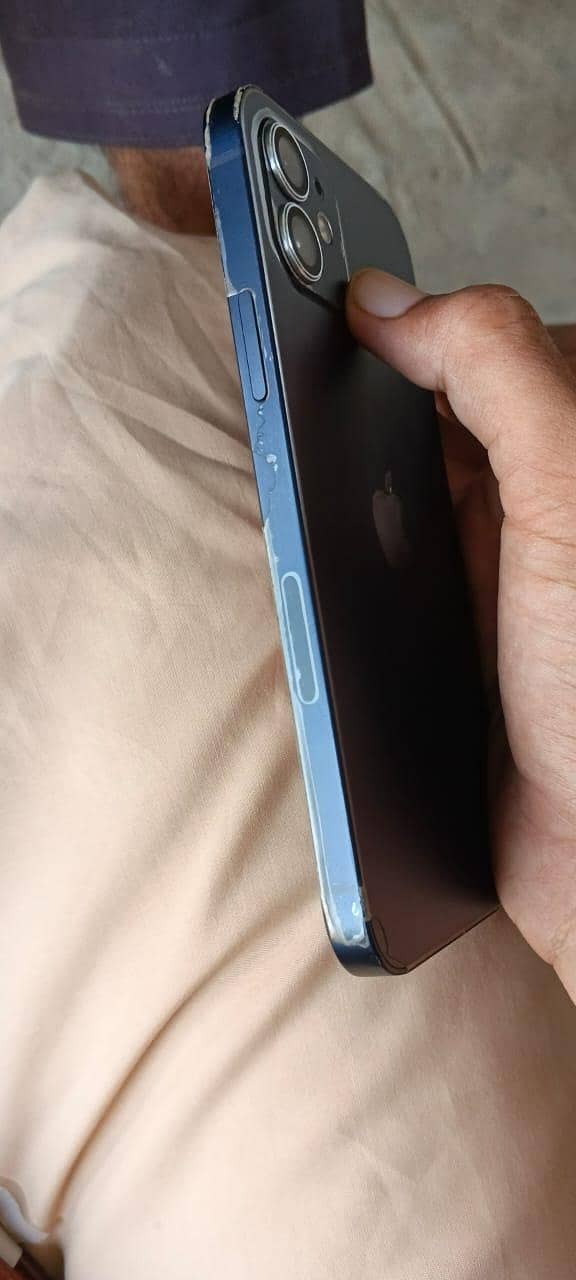 Apple iPhone 12 3
