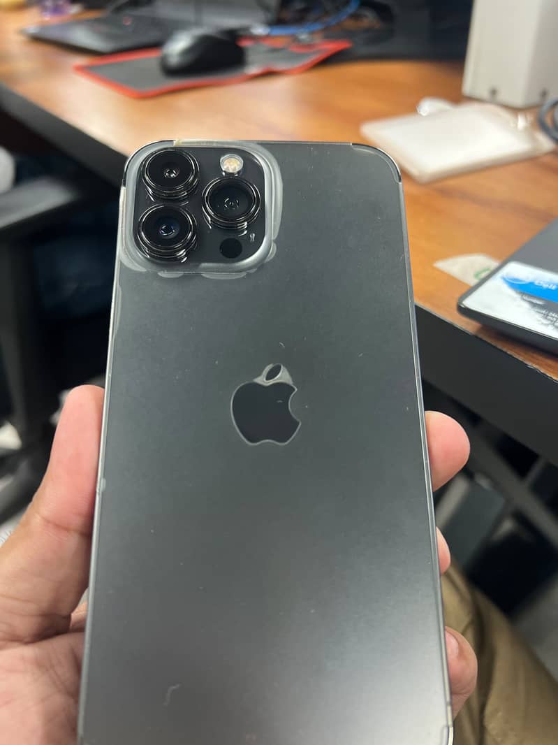 Apple iPhone 13 Pro Max 1