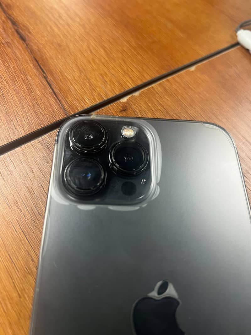 Apple iPhone 13 Pro Max 2