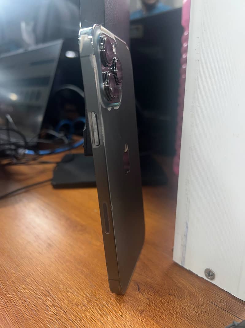 Apple iPhone 13 Pro Max 8