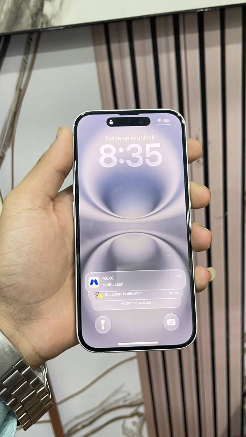Apple iPhone 16 1