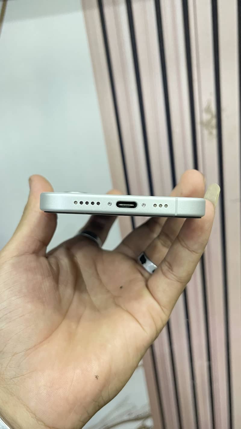 Apple iPhone 16 2