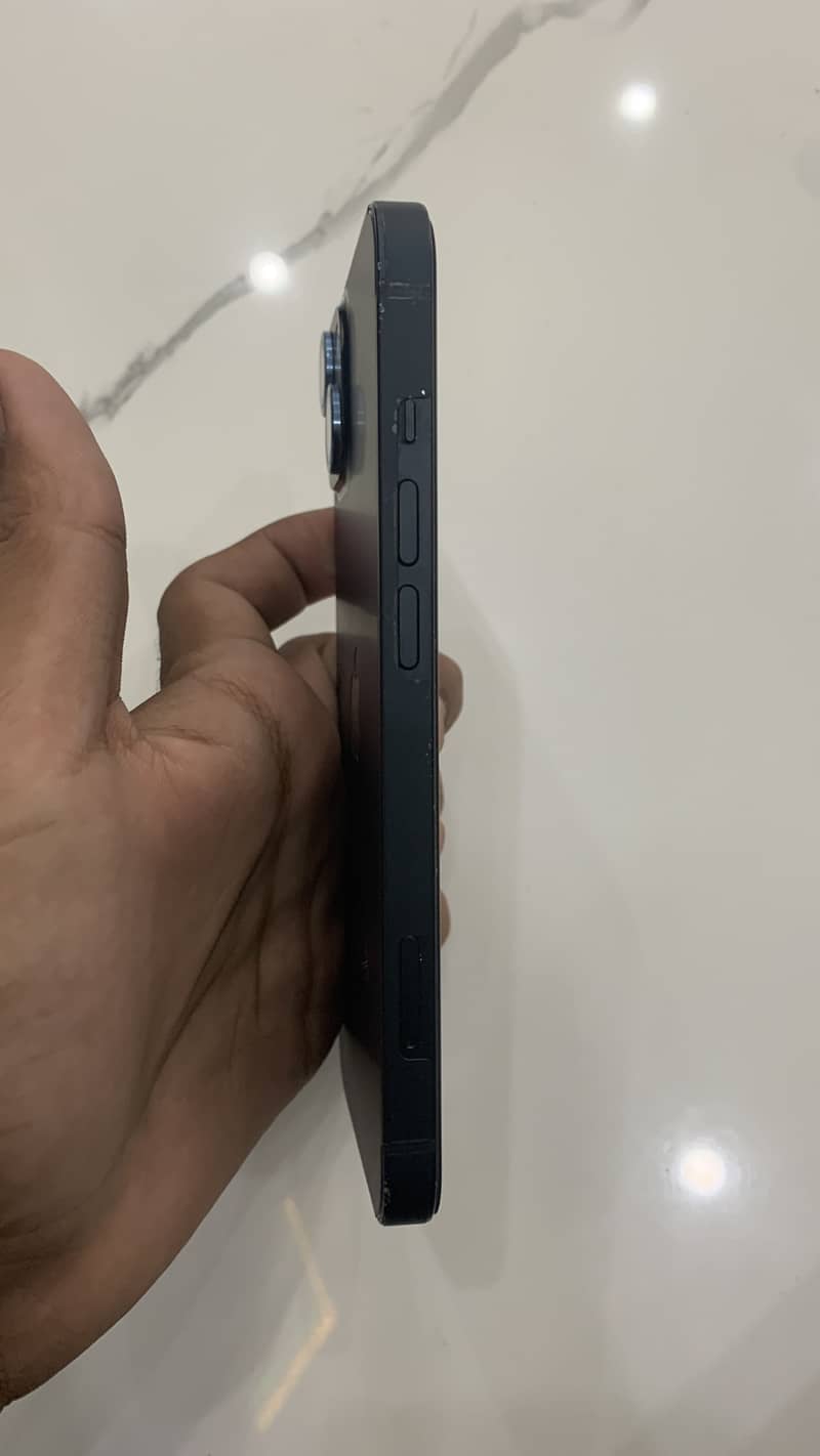 Apple iPhone 13 1