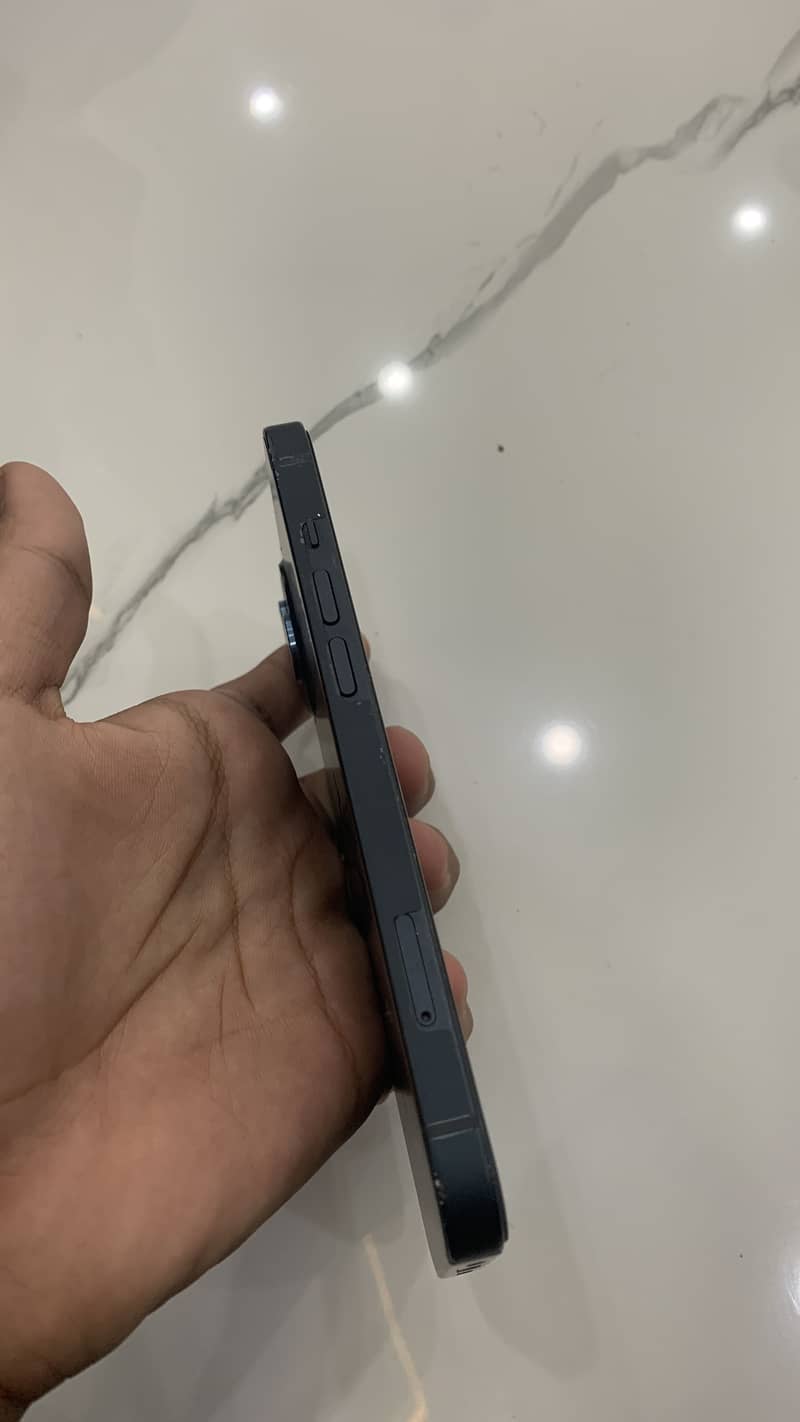Apple iPhone 13 5