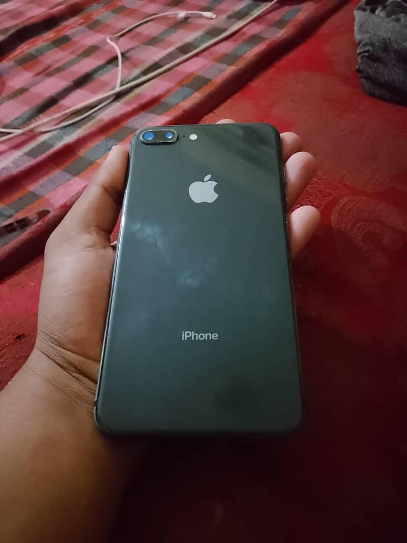 Apple iPhone 8 Plus 0