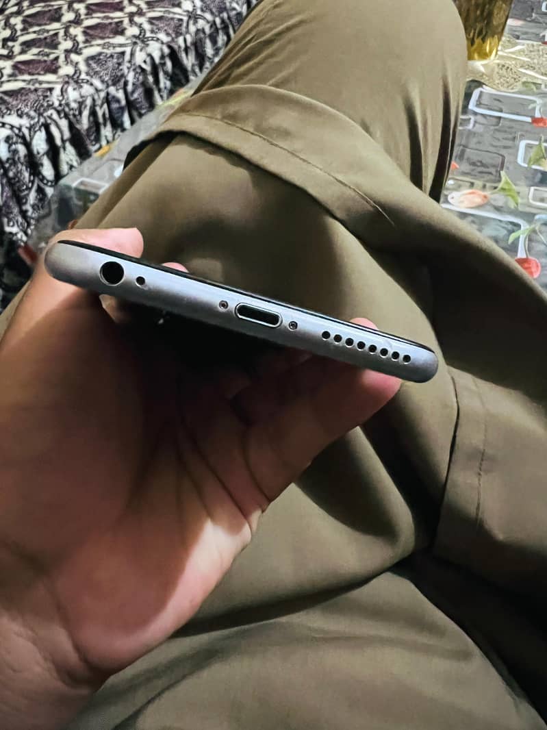 Apple iPhone 6S Plus 5