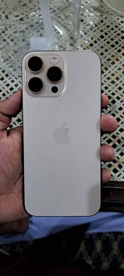 iPhone 16 Pro Max