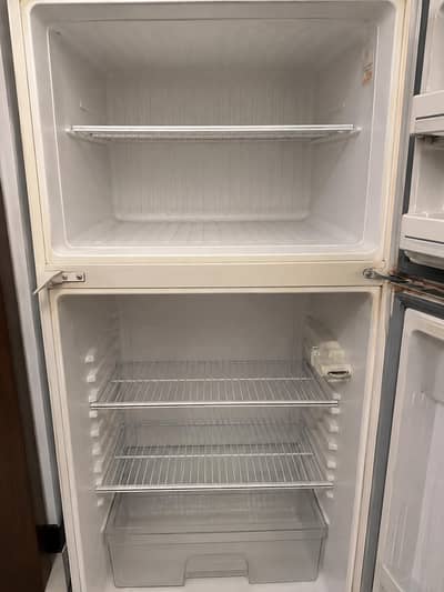 Dawlance Fridge (Clean & Fully Functional) without stand.