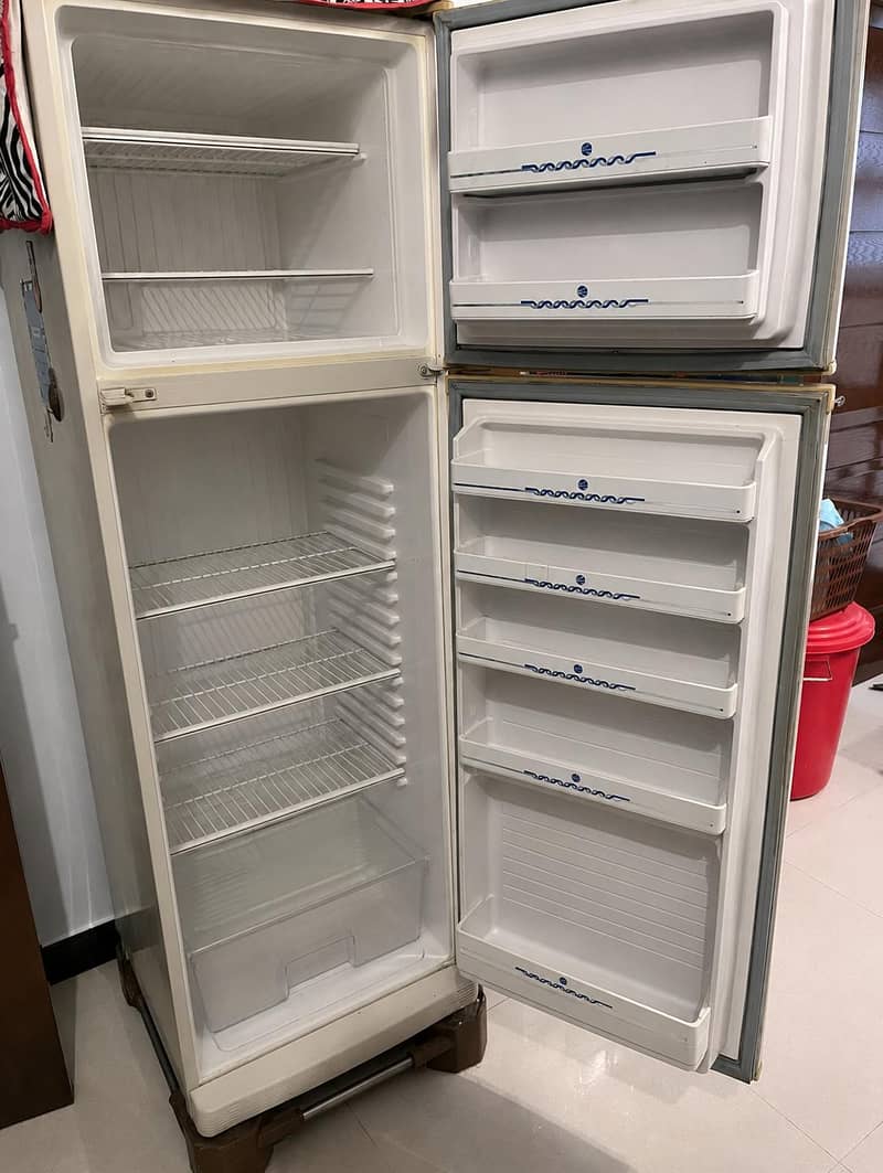 Dawlance Fridge (Clean & Fully Functional) without stand. 1