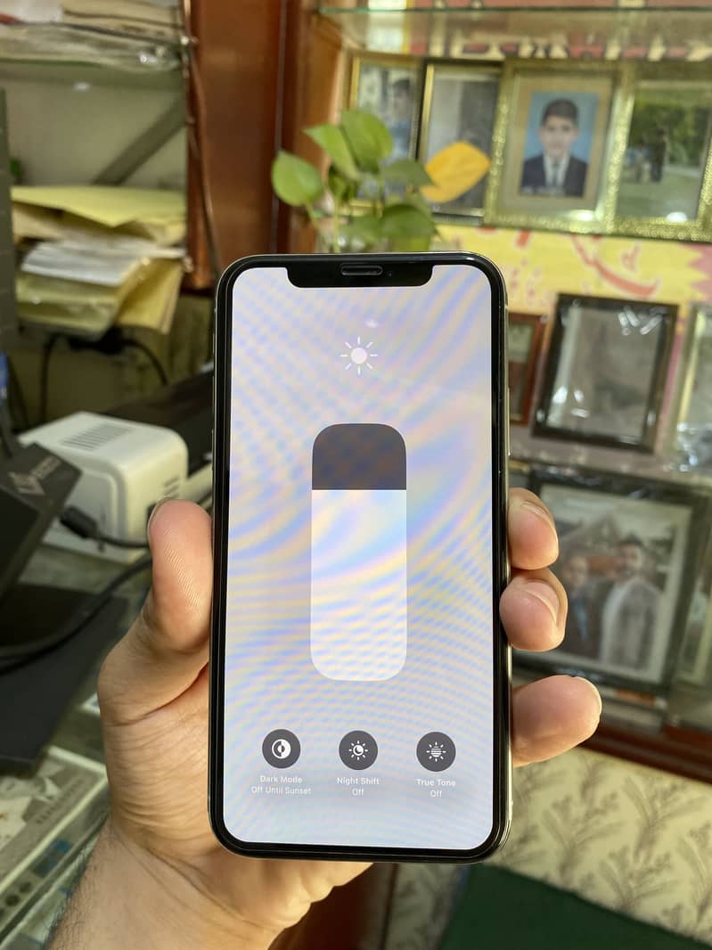 Apple iPhone X 4