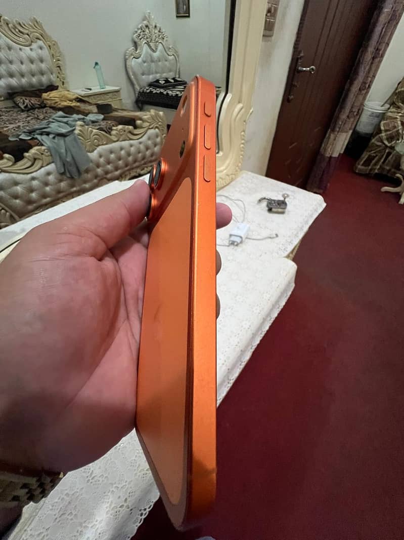 Apple iPhone 11 4