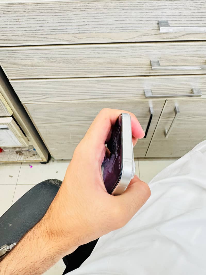 Apple iPhone 16 Pro 6