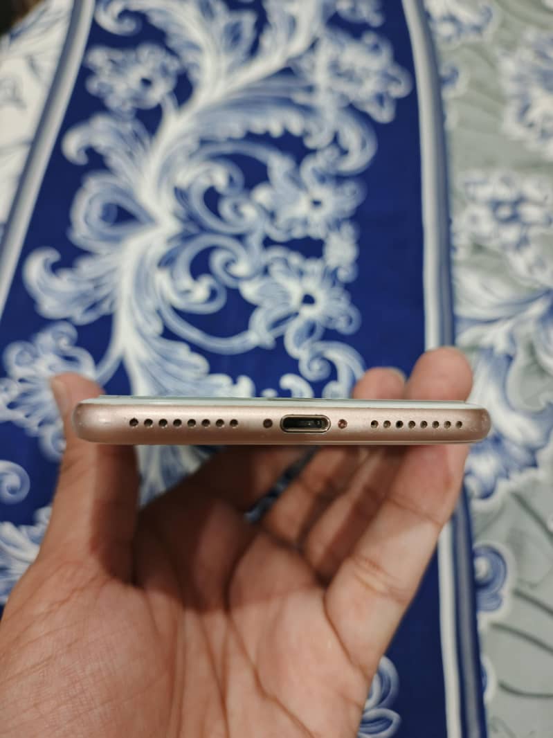 Apple iPhone 8 Plus 4