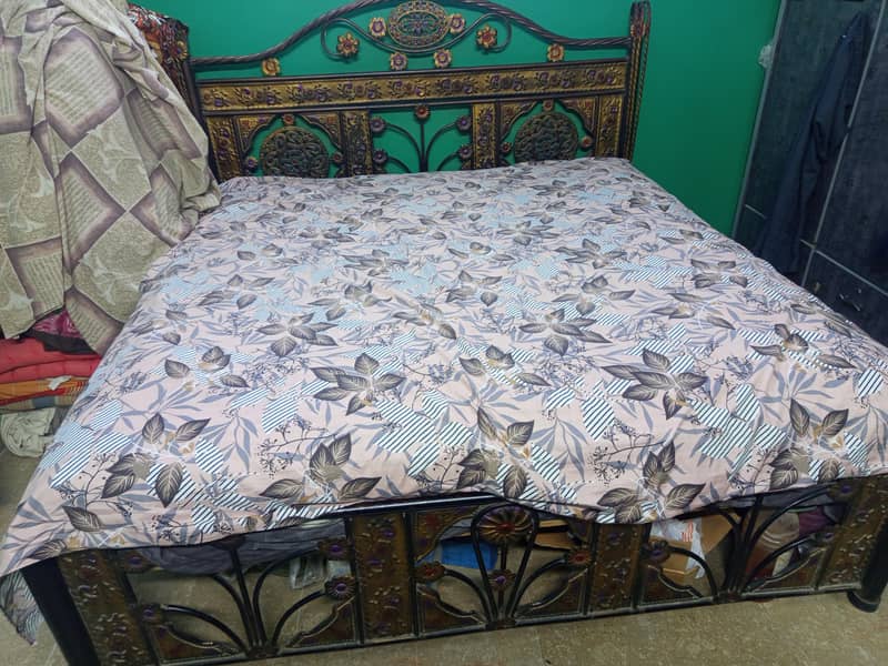 single iron bed 0
