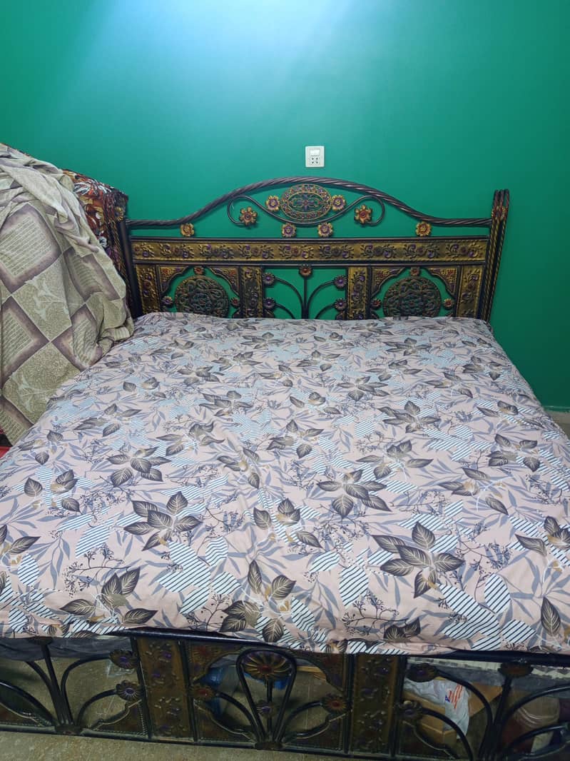 single iron bed 1