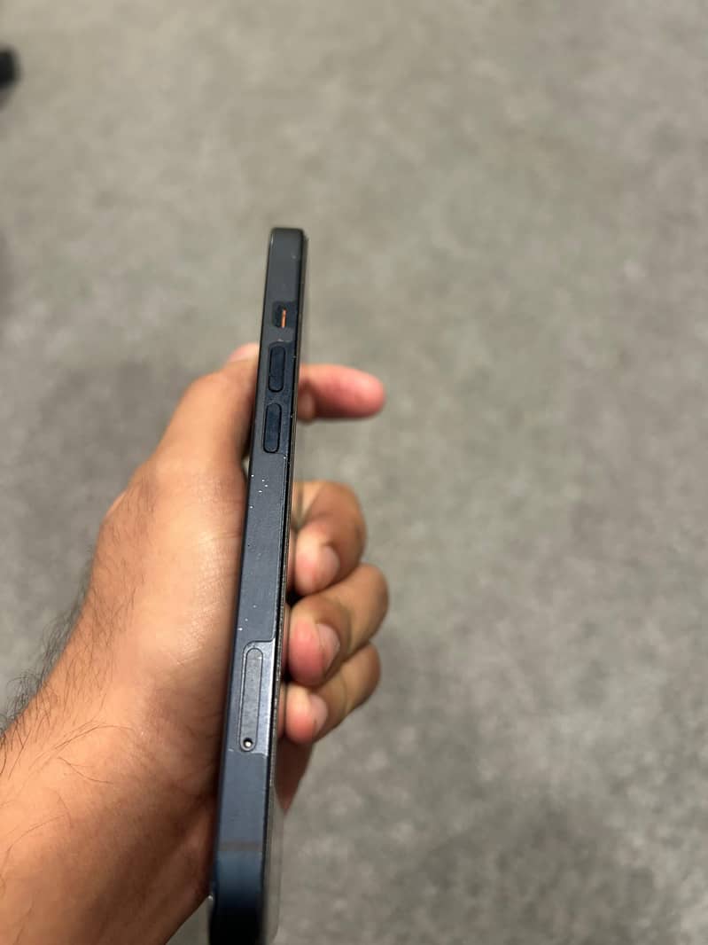 Apple iPhone 13 4