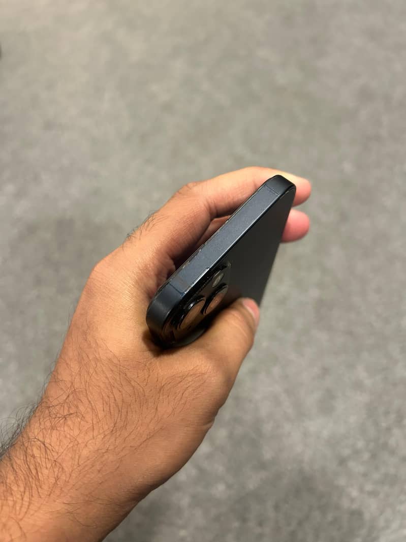 Apple iPhone 13 5