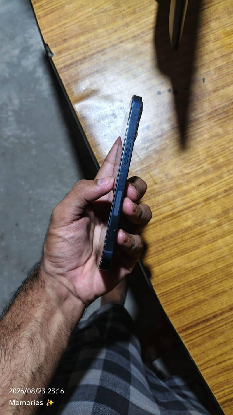 Apple iPhone 13 1