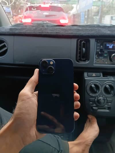 Apple iPhone 13